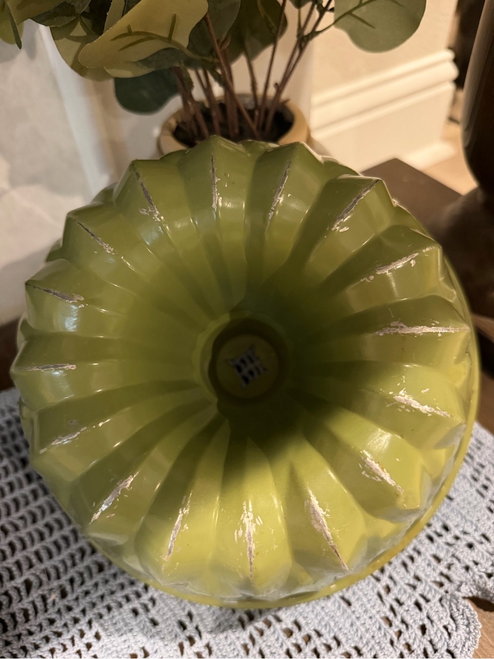 VINTAGE AVOCADO GREEN ALUMINUM NON-STICK 10" X 4" BUNDT CAKE PAN